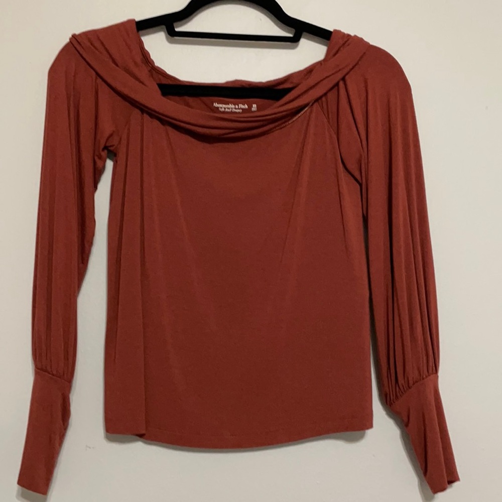 Abercrombie & Fitch marron blouse.